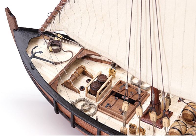 Detailed 1/65 scale model of La Niña featuring laser-cut parts, brass fittings, and hand-sewn sails for collectors and hobbyists.