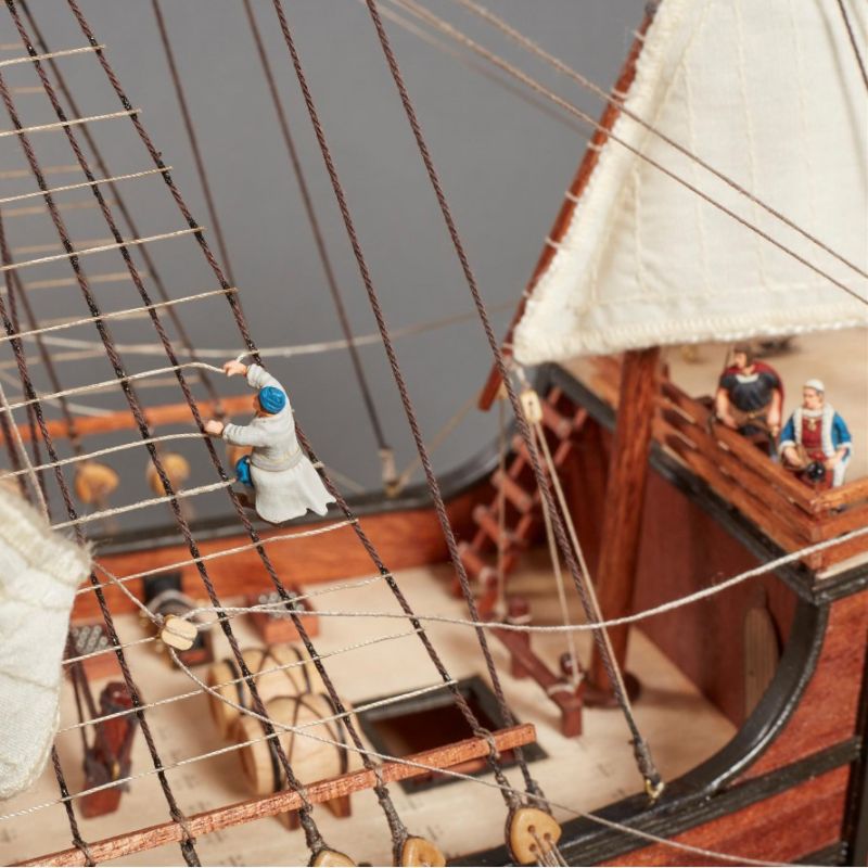 Figurines - 10 figures for Santa Maria