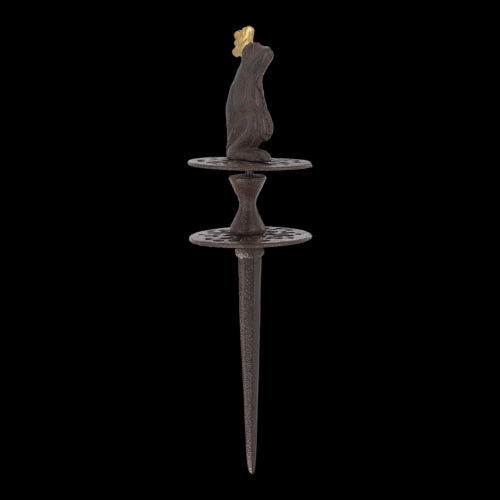 Cast iron frog hosepipe guide, 10x10x34cm, protects plants and adds whimsical charm to your garden décor.