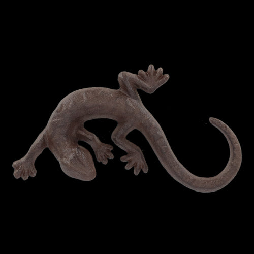 Set of 6 hand-cast iron lizard decorations, measuring 10 x 18cm, perfect for adding rustic charm indoors or outdoors.