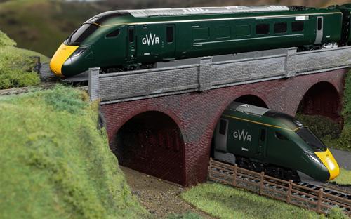 Hornby RailRoad GWR Class 800 800001 Train Pack