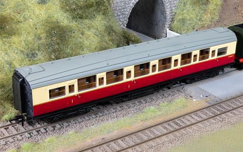 Hornby BR Maunsell S5665 Composite Coach