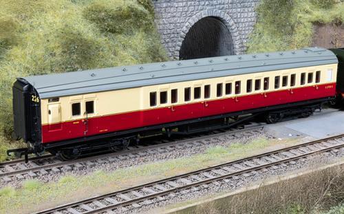 Hornby BR Maunsell S3752 Third Class Brake Coach