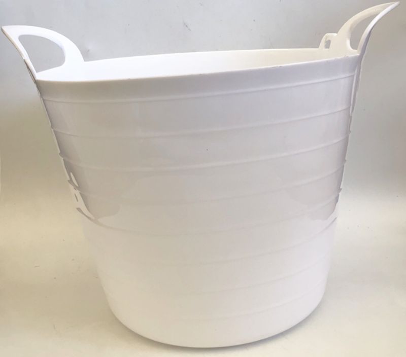 Versatile 46.5 x 38 x 37cm carry basket, perfect for shopping, picnics, or home organization, featuring an ergonomic handle.