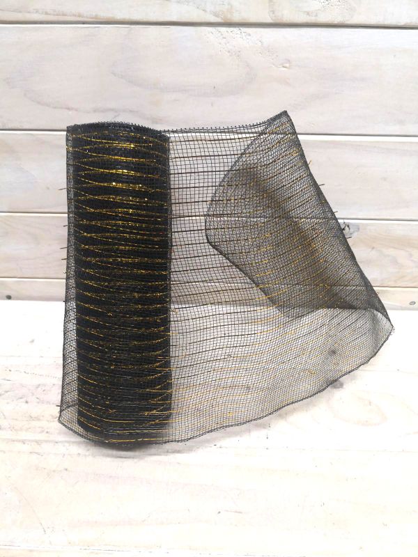 Black gold mesh garland measuring 26cm x 10 yards, perfect for elegant decor and versatile styling without maintenance.