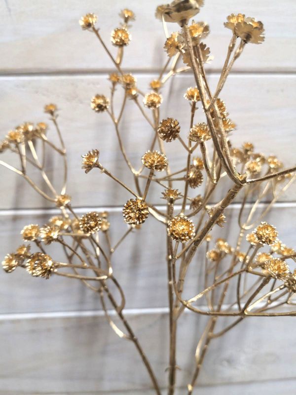 Elegant 40cm Gold Baby Breath Spray, a lifelike artificial floral arrangement perfect for maintenance-free home decor.