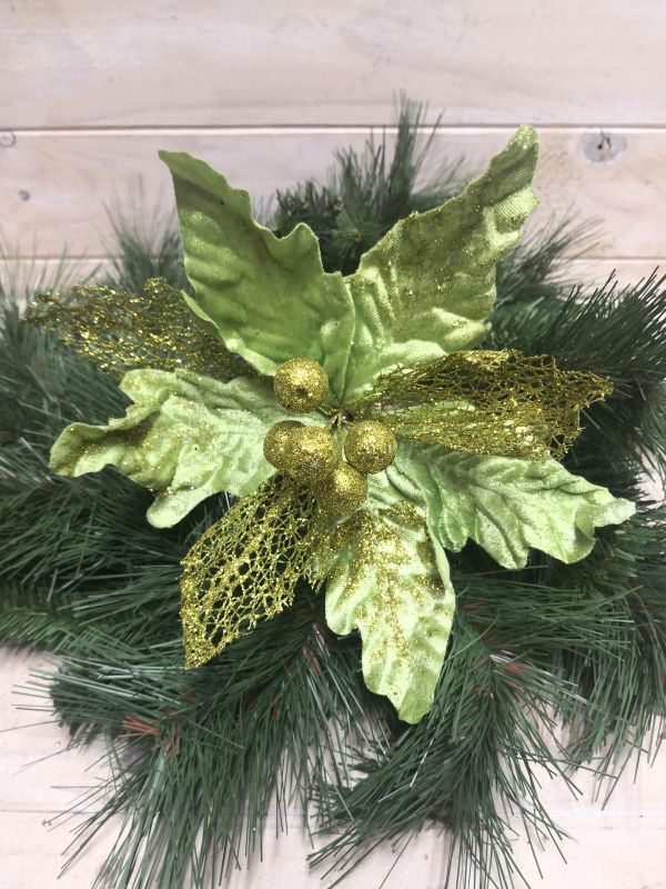 Stunning green metal and mesh poinsettia head, perfect for enhancing home decor and holiday celebrations.