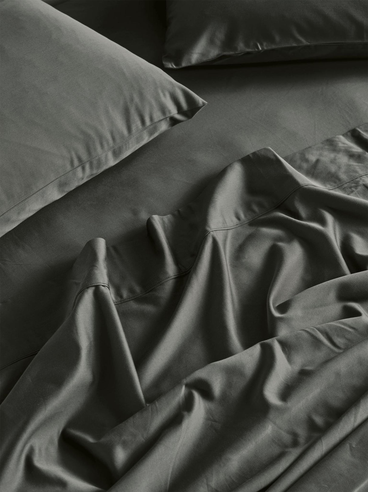 Queen - 500T Bamboo Cotton Blend Fitted Sheet by Savona - Steel Grey