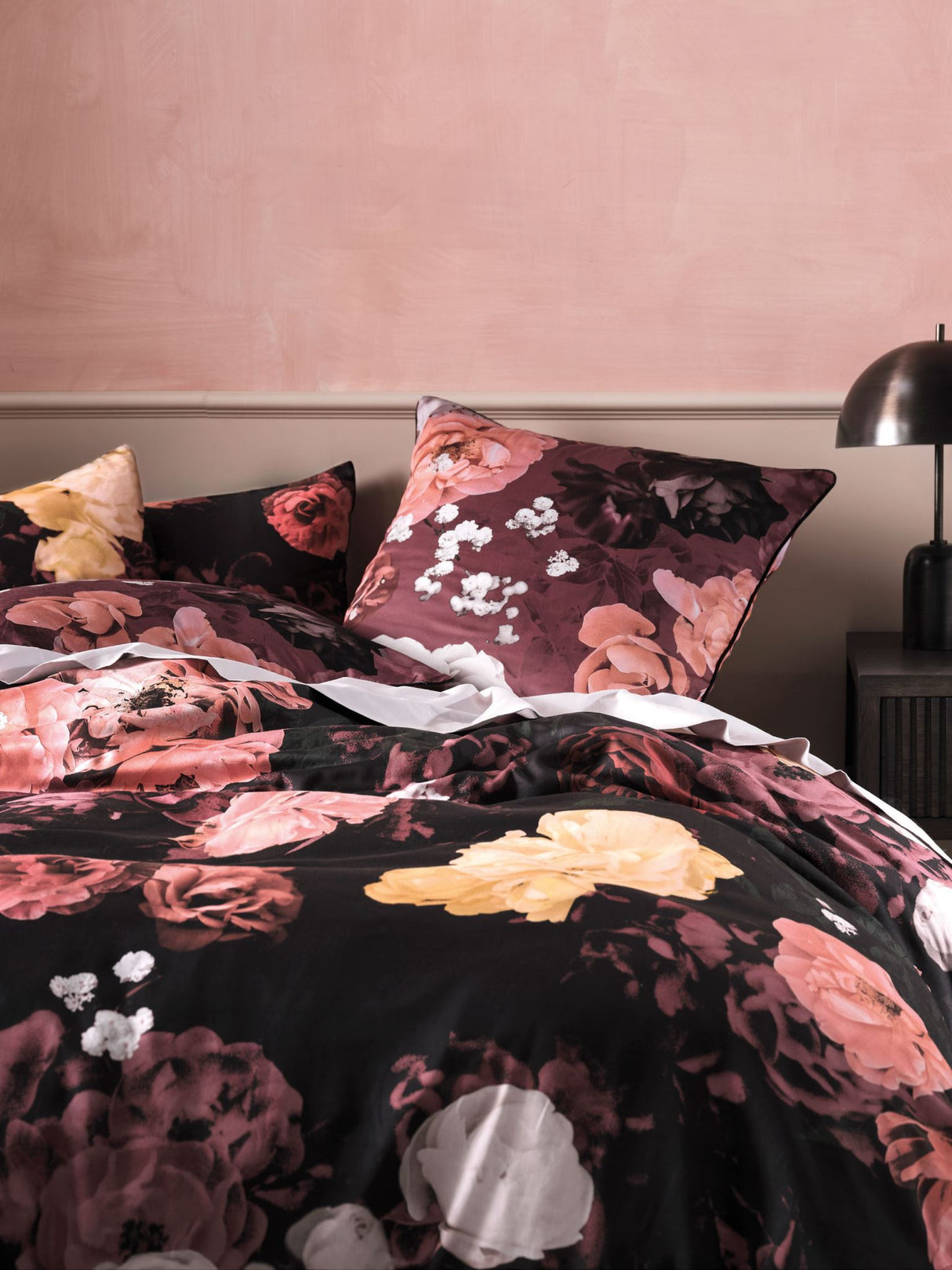 Elegant King Duvet Cover set featuring floral motifs on black cotton sateen for a luxurious winter aesthetic by Savona.