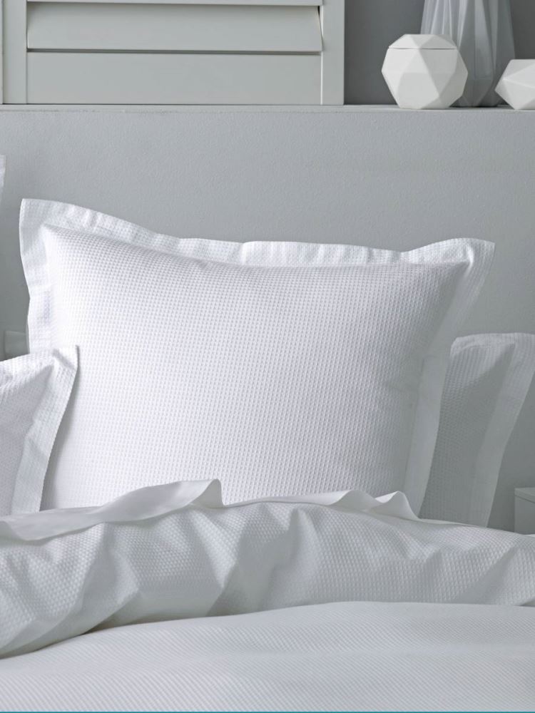 Elegant Nova White single duvet set featuring a textured waffle front and smooth percale reverse for year-round comfort.