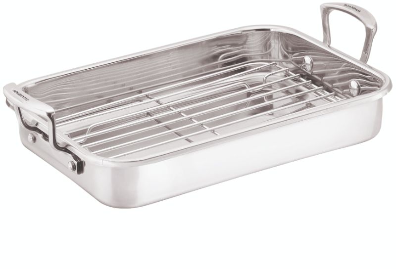 Stainless steel Scanpan roasting pan with rack, 42cm, designed for even cooking and optimal flavor retention.