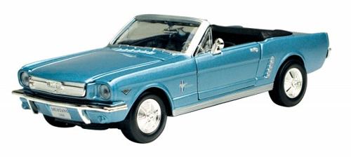 1964 1/2 Ford Mustang Convertible Scale Model 1:24 Motormax Light Blue