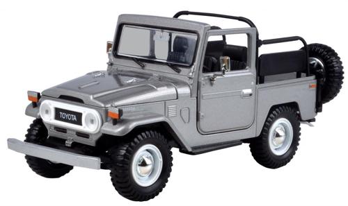 Toyota FJ40- Convertible Scale Model 1:24 Motormax Silver