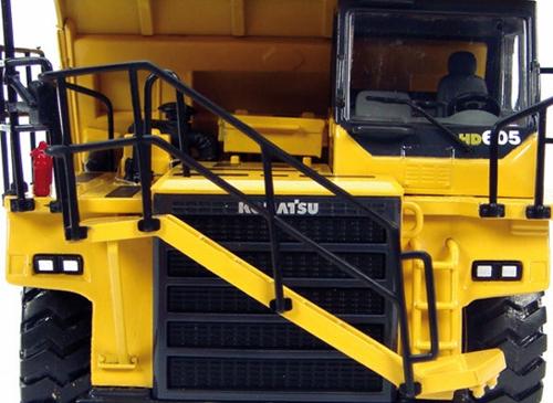 Komatsu HD605 Scale Model 1:50 Universal Hobbies Yellow