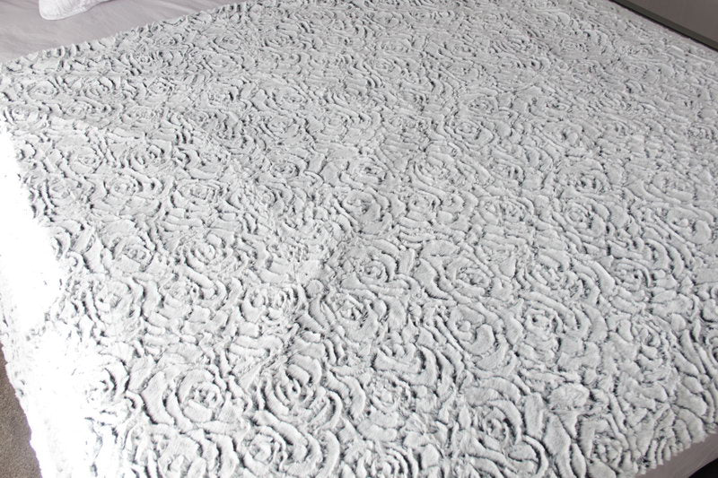 Throw / Blanket - Rose Design Fur  - 150 x 180