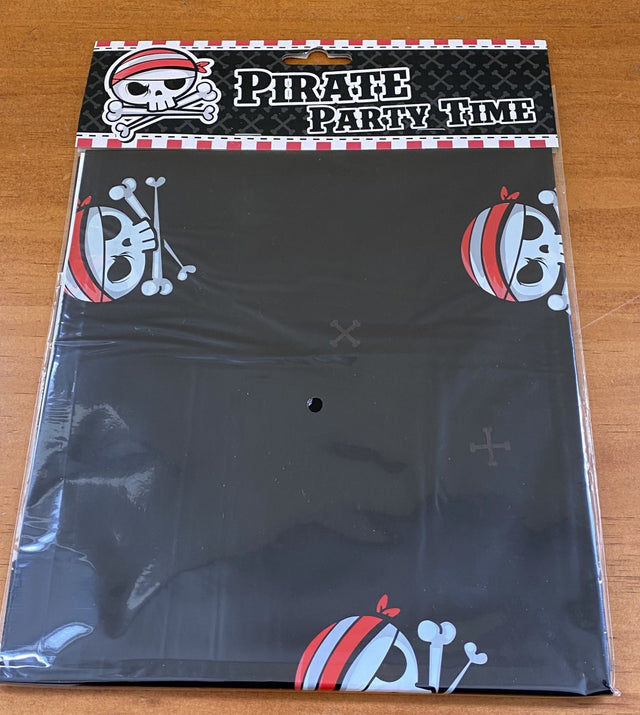 Vibrant pirate-themed table cloth (137 x 183cm) perfect for parties, protecting surfaces while adding festive flair.