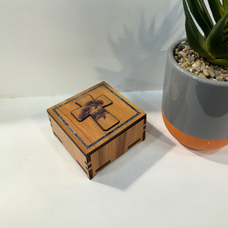 Square trinket box featuring Paua inlay and Pohutukawa design, perfect for storing jewelry and small treasures.