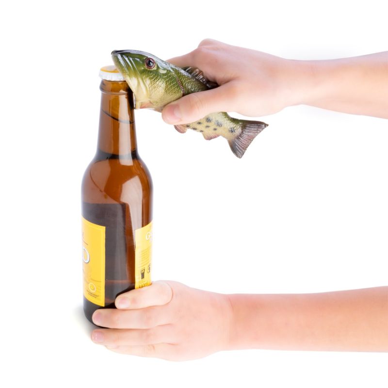 Bass fish-shaped bottle opener in realistic design, made from sturdy polyresin, measuring 13.5 cm for ease and durability.