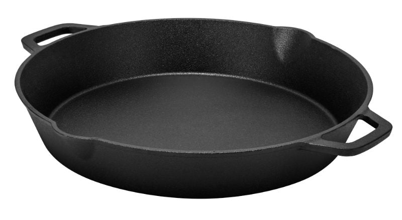 "43cm Pyrolux Pyrocast Chef Pan with ergonomic handles, pre-seasoned cast iron, suitable for all cooktops and open flames."