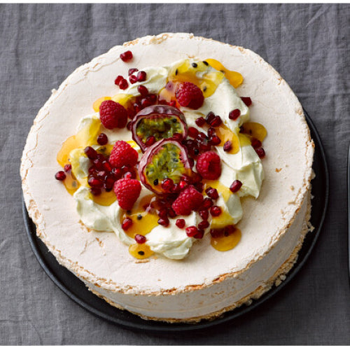 Large 500g pavlova with a vanilla flavor, perfect for sharing and decorating with fruits for any festive occasion.