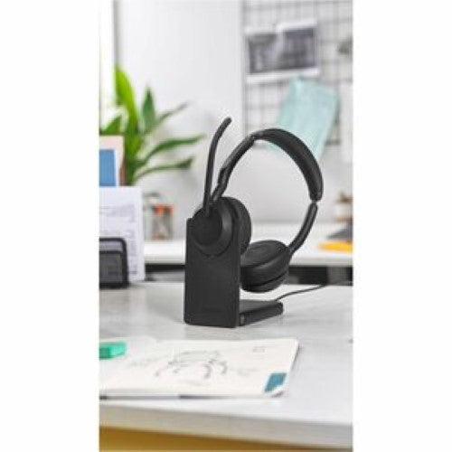 Jabra Evolve2 55 headset with noise-cancelling mic, Air Comfort tech, and 30m wireless range for hybrid work and calls.