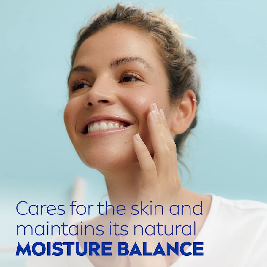 NIVEA Cleansing Cream Gentle: Nourishing cream with Almond Oil for dry, sensitive skin; purifies while retaining moisture balance.