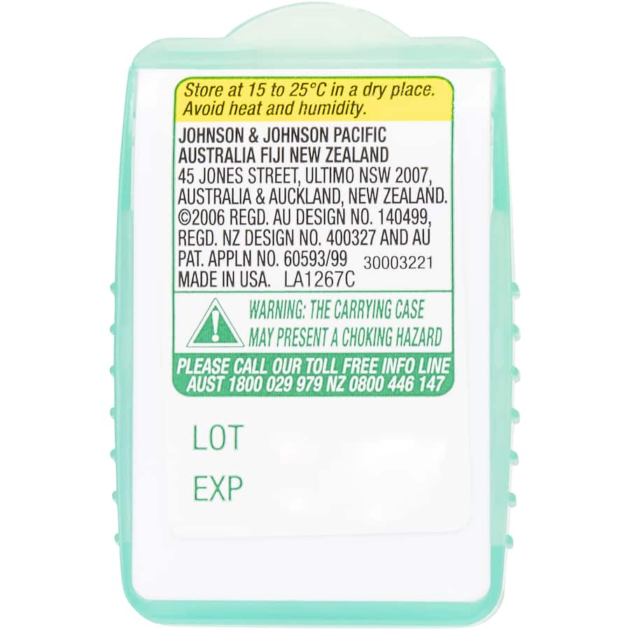 Compact Listerine Freshburst Pocket Packs with 72 dissolving strips for instant breath freshness and germ-killing action.