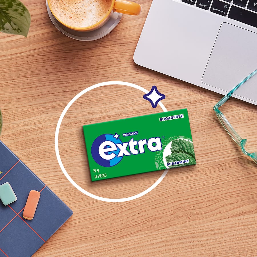 Wrigley's Extra Spearmint Gum in a 14-piece envelope, sugar-free, promotes oral health and freshens breath.