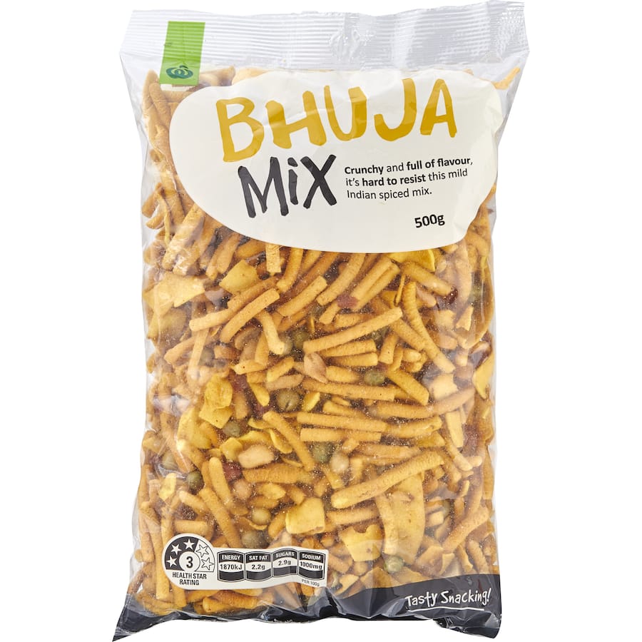 Delicious Woolworths Bhuja Mild snack mix with spiced noodles, chips, peas, and peanuts.