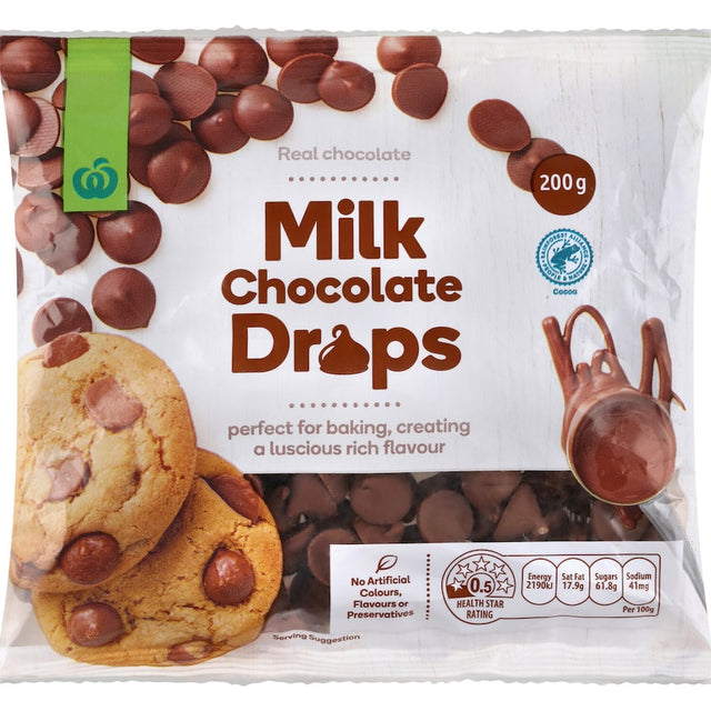 Milk chocolate drops ideal for baking and enriching desserts, made with no artificial additives.