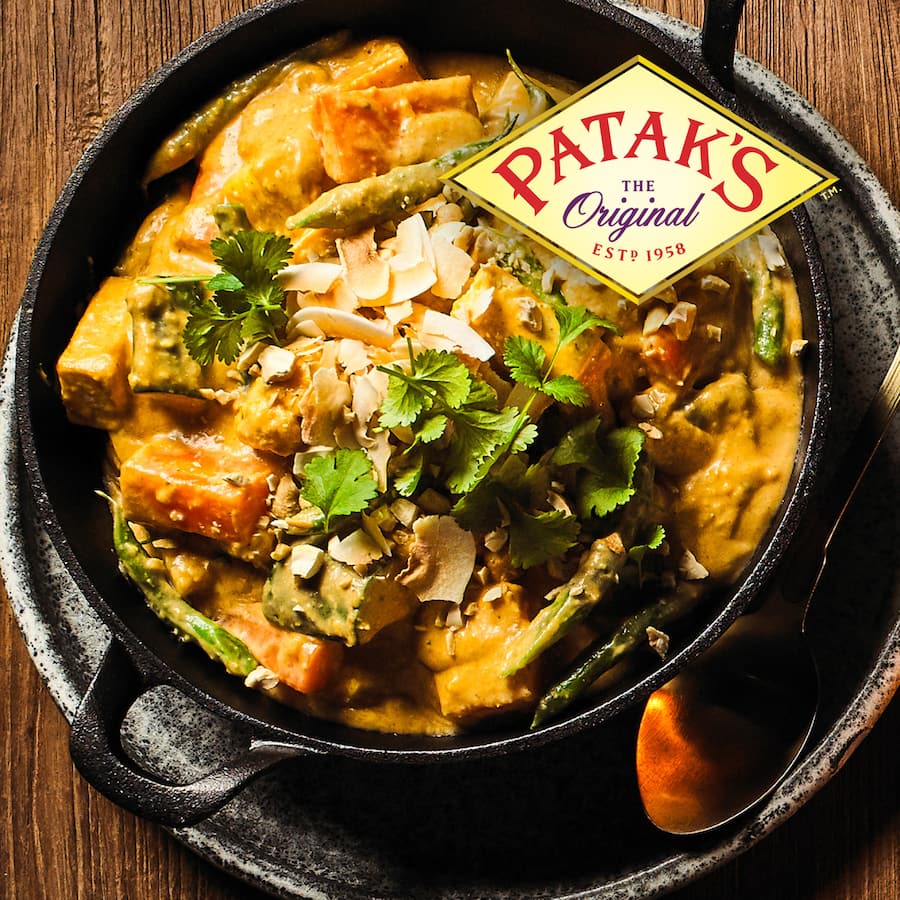 Patak's Mango Chicken Simmer Sauce, a creamy blend of mango and spices for a quick and flavorful curry meal.