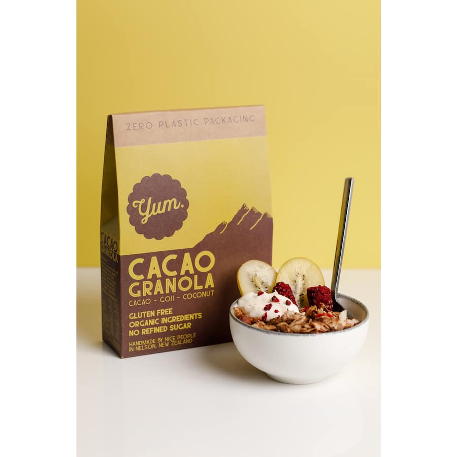 Yum Granola Cacao, Coji & Coconut: Nutritious blend with cacao, coji berries, and coconut for a healthy, flavorful snack.