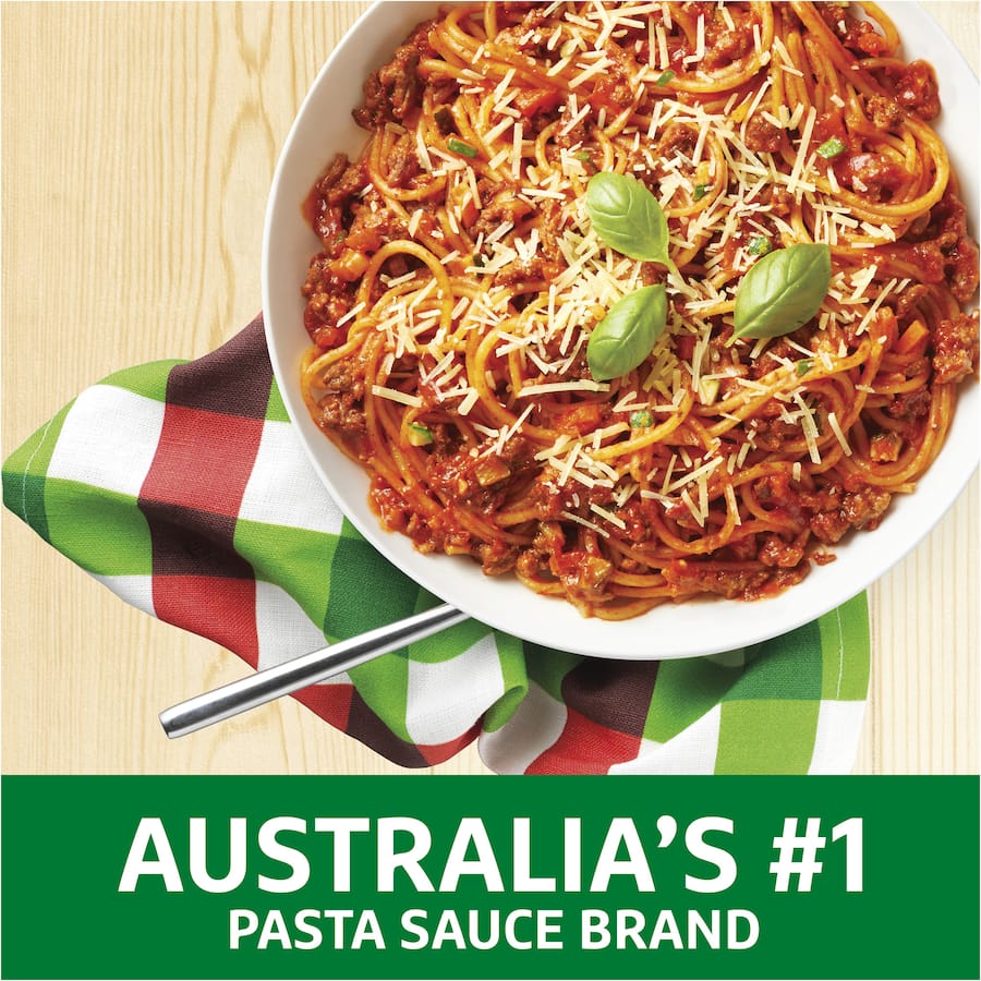 Dolmio Traditional Recipe Pasta Sauce featuring rich sun-ripened tomatoes, ideal for family-friendly Italian meals.