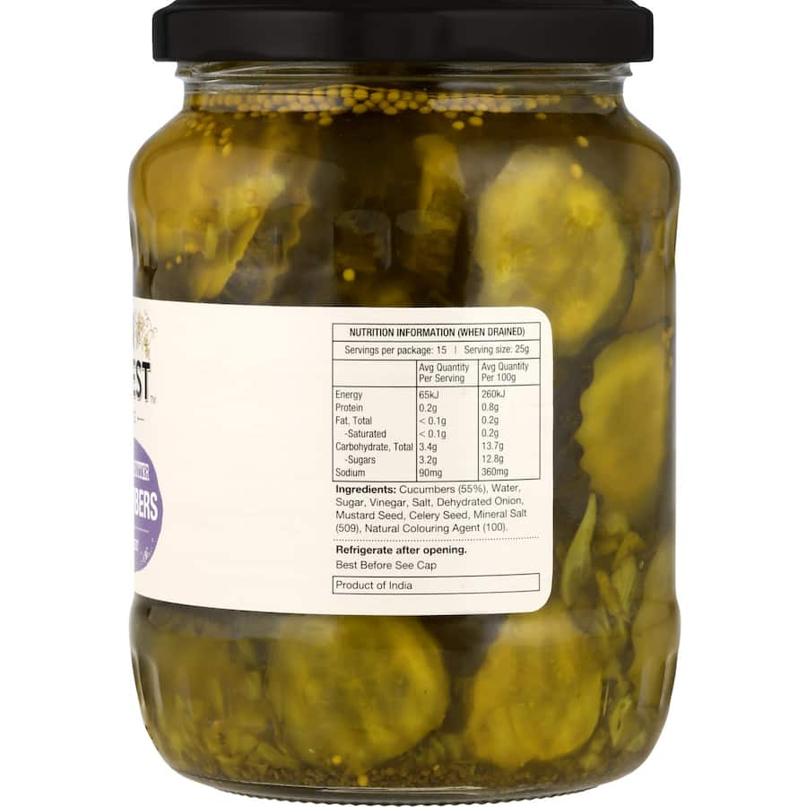 Crinkle-cut cucumbers in sweet brine, perfect for sandwiches or as a snack, packed in a high-quality glass jar.