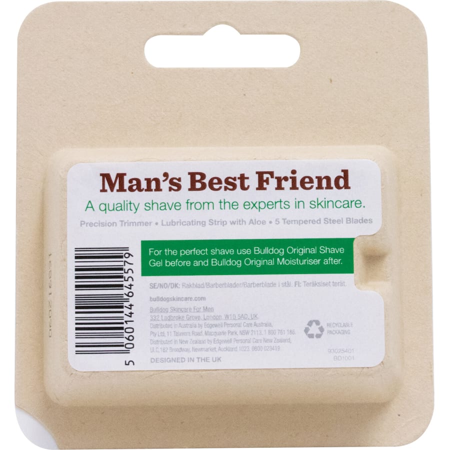 "Pack of four Bulldog Razor Blades Original featuring 5 steel blades, aloe lubricating strip, and pivoting design for a comfortable shave."