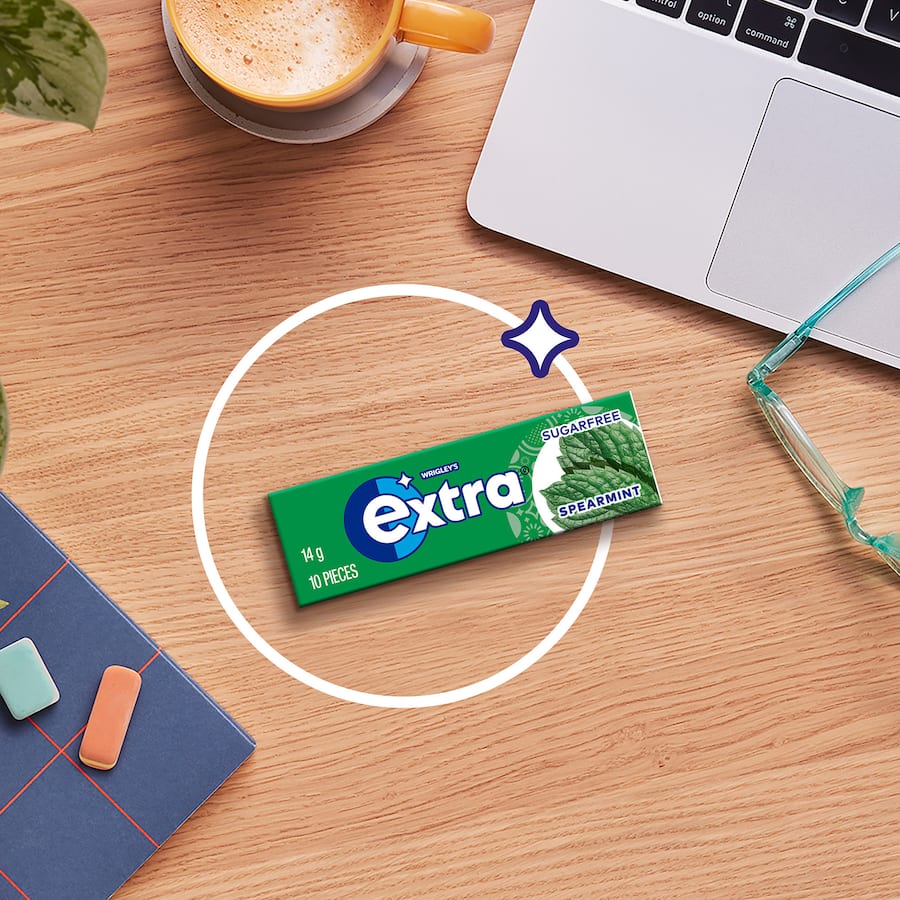 Wrigley's Extra Chewing Gum Spearmint: Sugar-free gum that freshens breath, aids oral health, and restores pH balance.