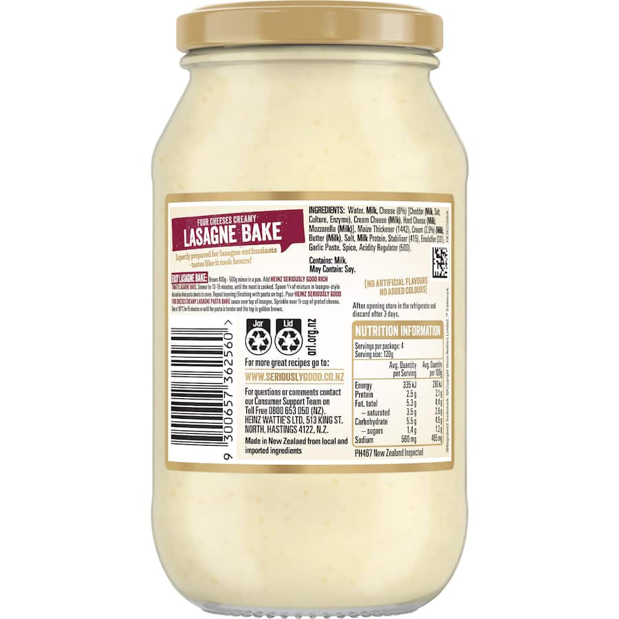 Heinz Four Cheeses Lasagne Bake Pasta Sauce, a rich and creamy blend perfect for gourmet lasagne dishes.