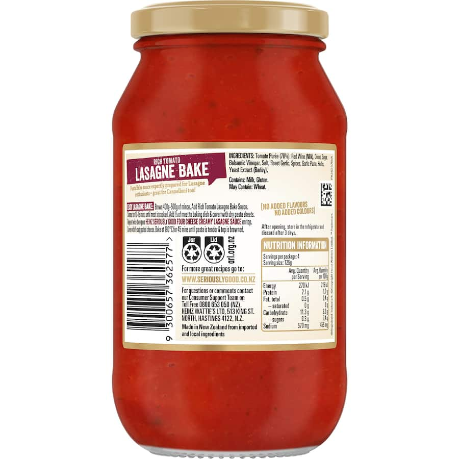 A jar of Heinz [Seriously] Good Pasta Bake Sauce Tomato Lasagne, ideal for creating authentic and convenient homemade lasagne.