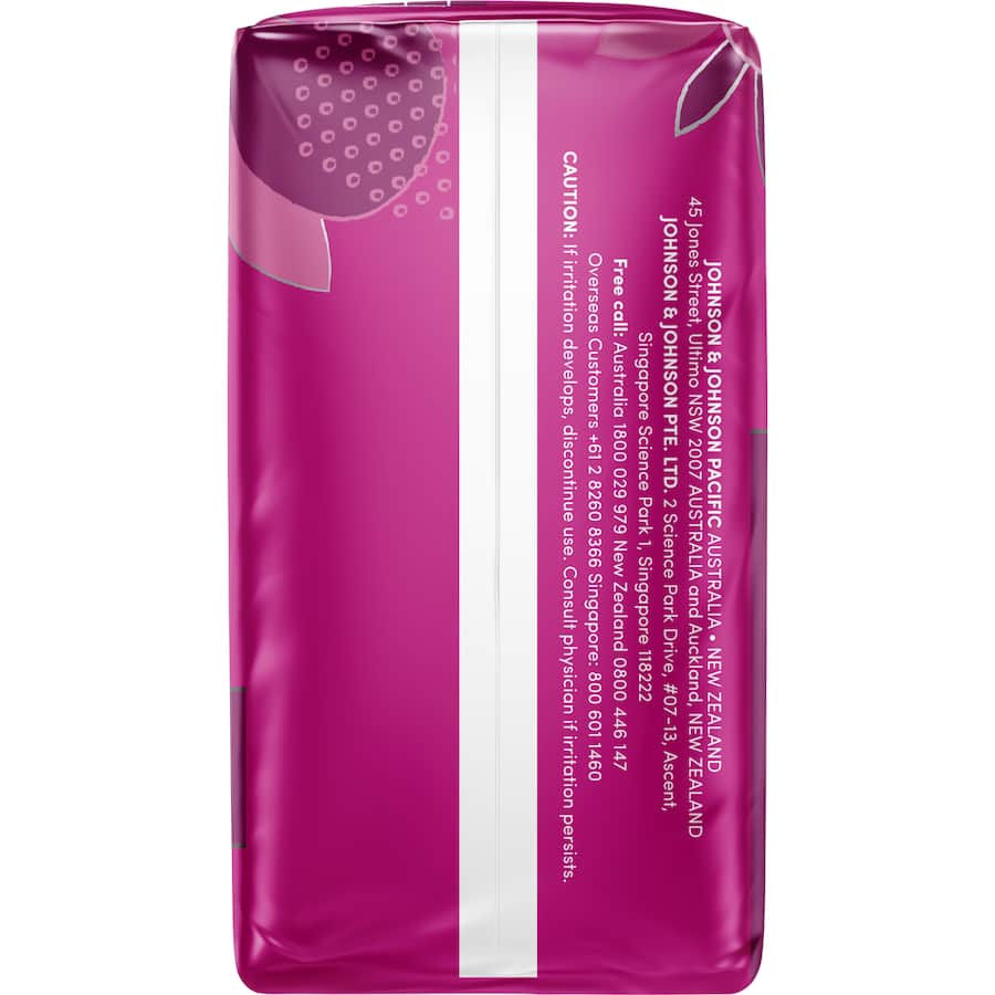 Carefree Panty Liners Shower Fresh: Soft, breathable liners with a body-contoured shape for daily freshness and comfort.