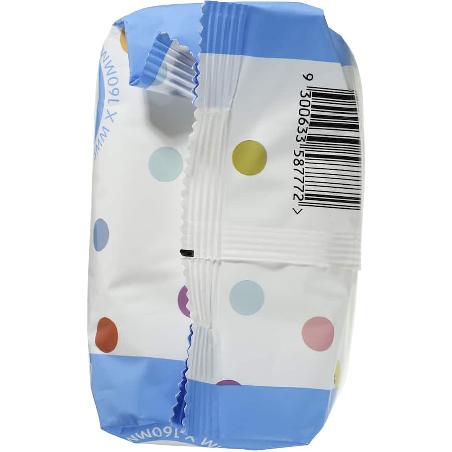 Gentle, unscented baby wipes in an 80-pack, enriched with aloe vera and vitamin E for sensitive skin care.