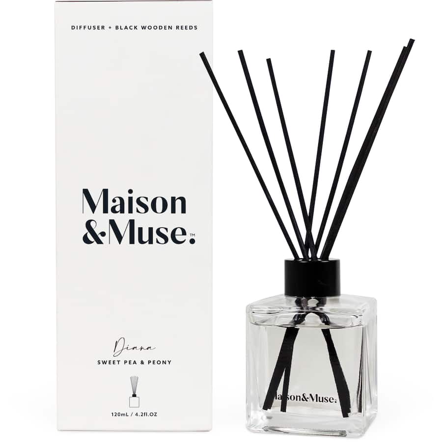 Maison & Muse Sweet Pea & Peony diffuser in elegant glass, enriching spaces with floral scents for up to 55 days.