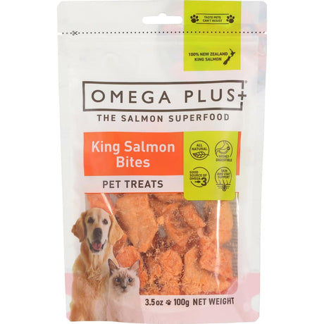 Omega Plus King Salmon Bites: nutritious fish snacks for dogs and cats, rich in omega-3s for healthy skin and shiny coats.