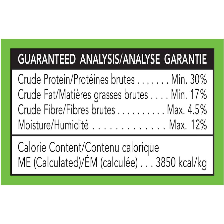 Temptations Mix Ups cat treats in a 454g tub, featuring chicken, catnip, and cheddar, with crunchy outer and soft center.