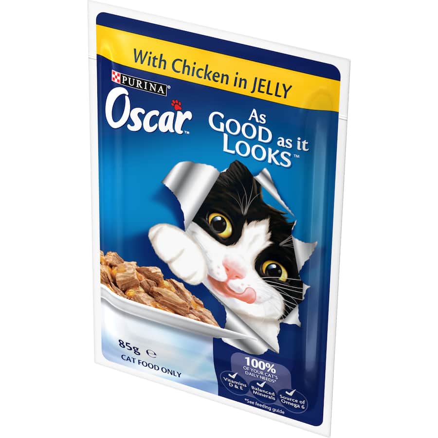 Delicious Purina Oscar Wet Cat Food with tender chicken pieces in savory jelly, providing balanced nutrition for adult cats.
