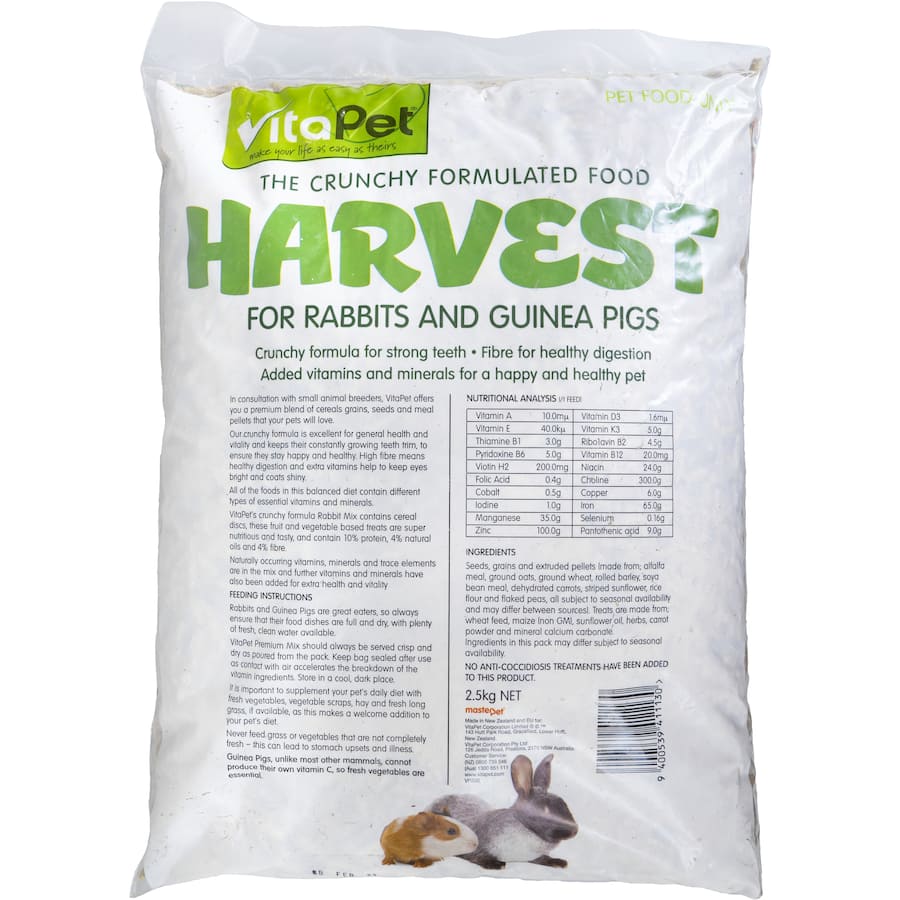 Crunchy rabbit and guinea pig pellets rich in vitamins and minerals for optimal health and digestive support.