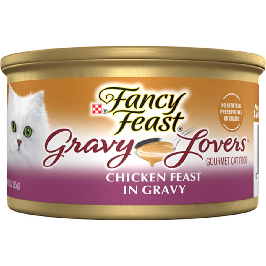 Gourmet wet cat food featuring slow-cooked chicken in rich gravy, packed with nutrients for a delightful dining experience.