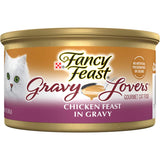 Gourmet wet cat food featuring slow-cooked chicken in rich gravy, packed with nutrients for a delightful dining experience.