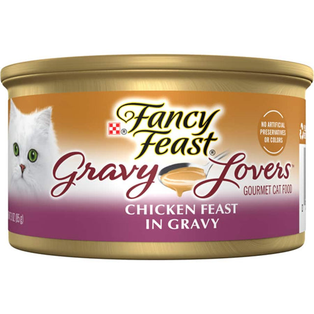 Gourmet wet cat food featuring slow-cooked chicken in rich gravy, packed with nutrients for a delightful dining experience.