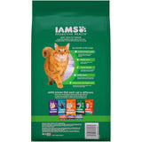 High-quality Iams Dry Cat Food with chicken, designed for senior cats 11+, promoting strong muscles and overall health.
