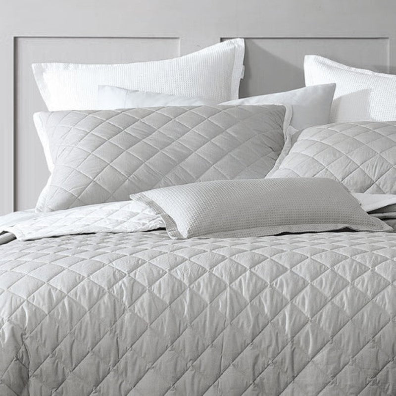 BEDSPREAD - LOGAN & MASON Essex Pewter (Queen)